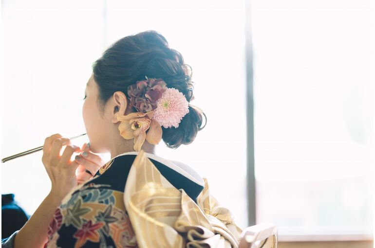 黒引き袖姿。